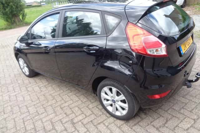 Ford Fiesta (2016) thumbnail 5