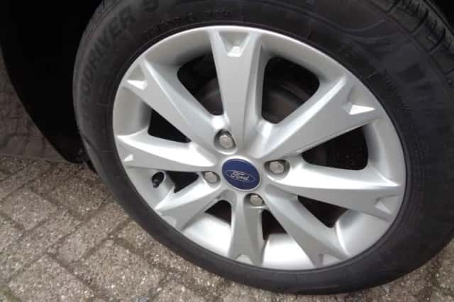 Ford Fiesta (2016) thumbnail 6