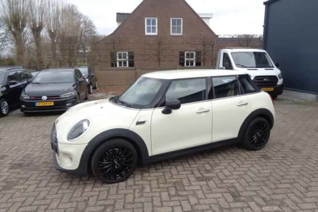MINI One (2019) thumbnail 1