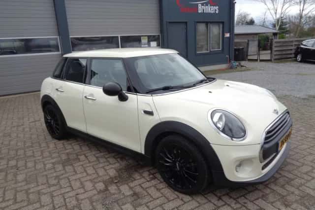 MINI One (2019) thumbnail 3