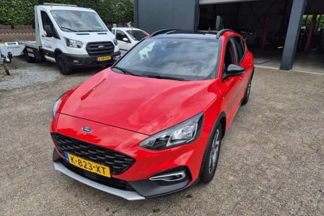 Ford Focus (2021) thumbnail 2