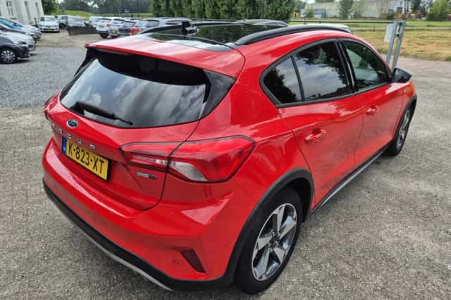 Ford Focus (2021) thumbnail 4