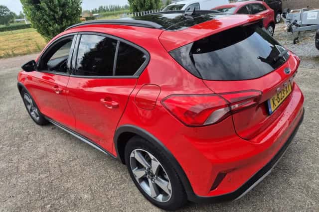 Ford Focus (2021) thumbnail 5