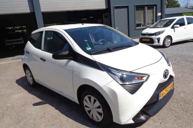 Toyota Aygo (2020) thumbnail 3