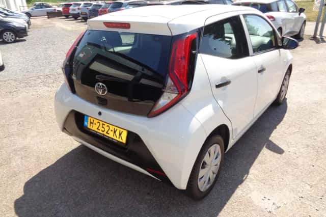 Toyota Aygo (2020) thumbnail 4