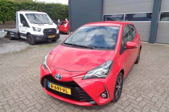 Toyota Yaris (2019) thumbnail 2