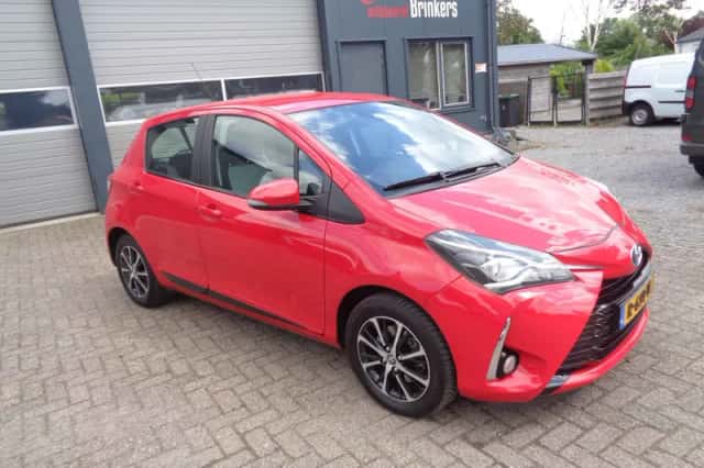 Toyota Yaris (2019) thumbnail 3