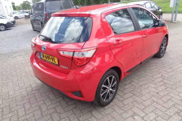 Toyota Yaris (2019) thumbnail 4