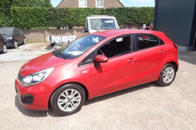 Kia Rio (2014) thumbnail 1