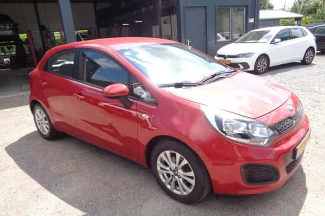 Kia Rio (2014) thumbnail 3