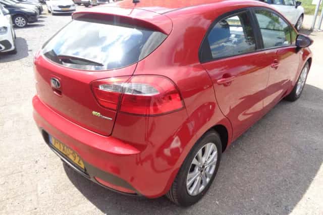 Kia Rio (2014) thumbnail 4