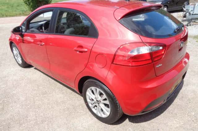 Kia Rio (2014) thumbnail 5
