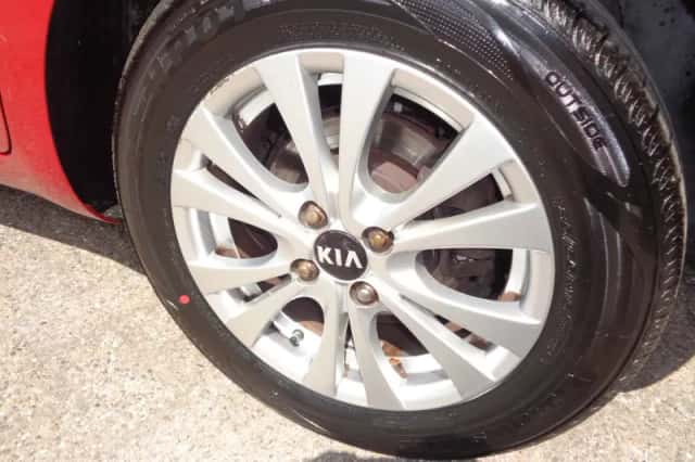 Kia Rio (2014) thumbnail 6