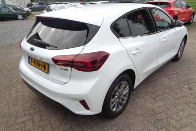 Ford Focus (2023) thumbnail 4