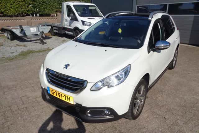 Peugeot 2008 (2015) thumbnail 2