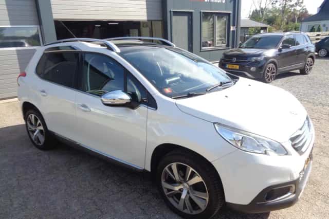 Peugeot 2008 (2015) thumbnail 3