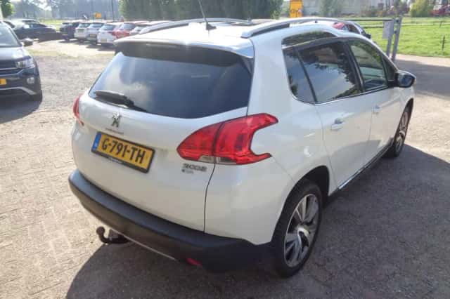 Peugeot 2008 (2015) thumbnail 4