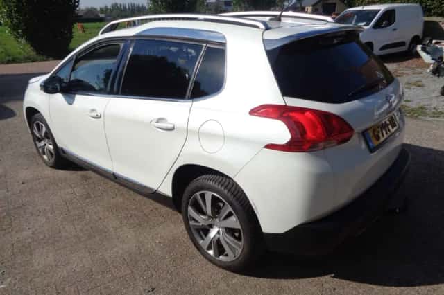 Peugeot 2008 (2015) thumbnail 5