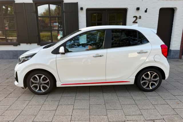 Kia Picanto (2021) thumbnail 2