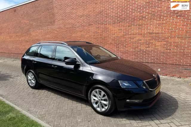 Škoda Octavia (2017) thumbnail 1