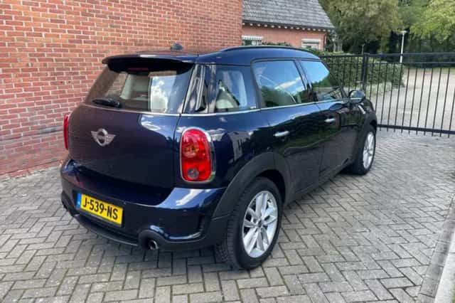 MINI Countryman (2011) thumbnail 2