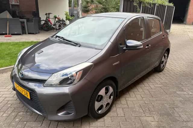 Toyota Yaris (2013) thumbnail 5