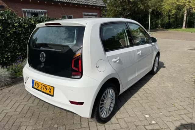 Volkswagen Up! (2019) thumbnail 2