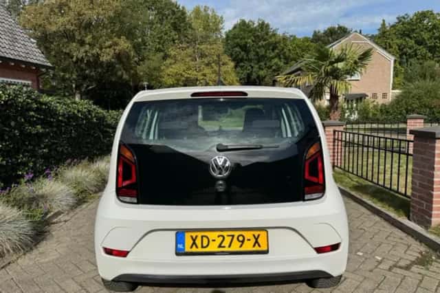 Volkswagen Up! (2019) thumbnail 3