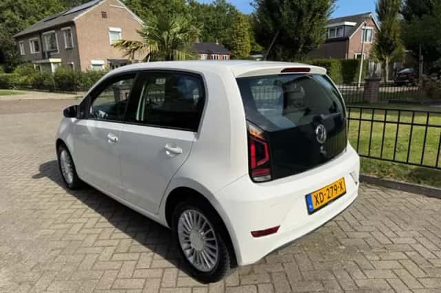Volkswagen Up! (2019) thumbnail 4