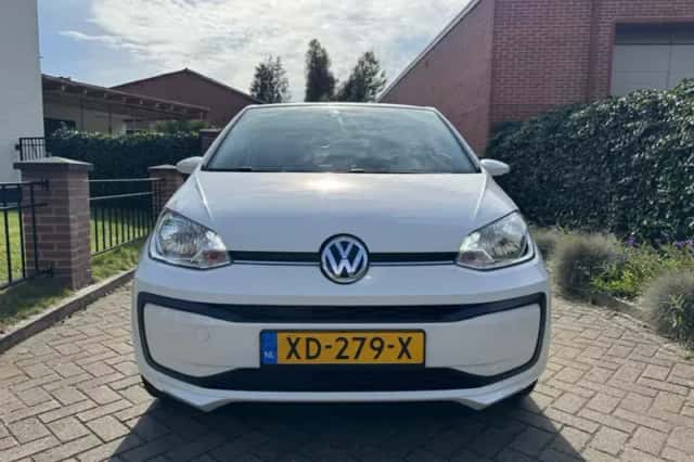 Volkswagen Up! (2019) thumbnail 6