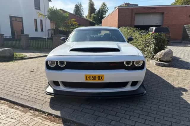 Dodge Challenger (2015) thumbnail 3