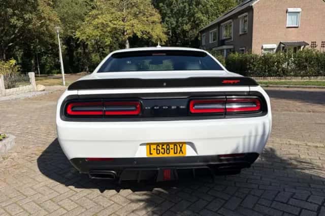 Dodge Challenger (2015) thumbnail 5