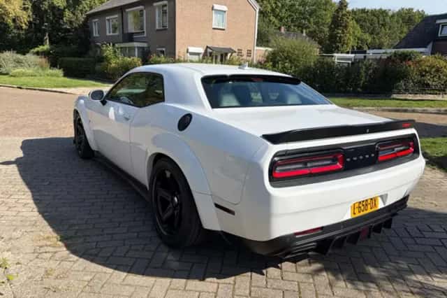 Dodge Challenger (2015) thumbnail 6