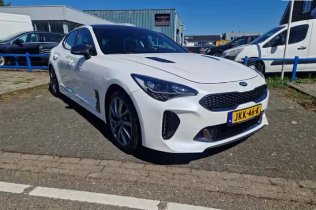Kia Stinger (2019) thumbnail 1