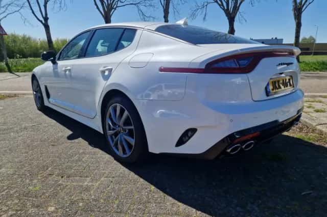 Kia Stinger (2019) thumbnail 4