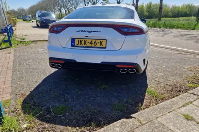Kia Stinger (2019) thumbnail 5
