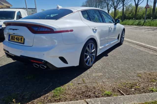 Kia Stinger (2019) thumbnail 6