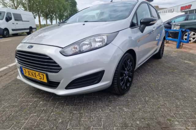 Ford Fiesta (2014) thumbnail 2