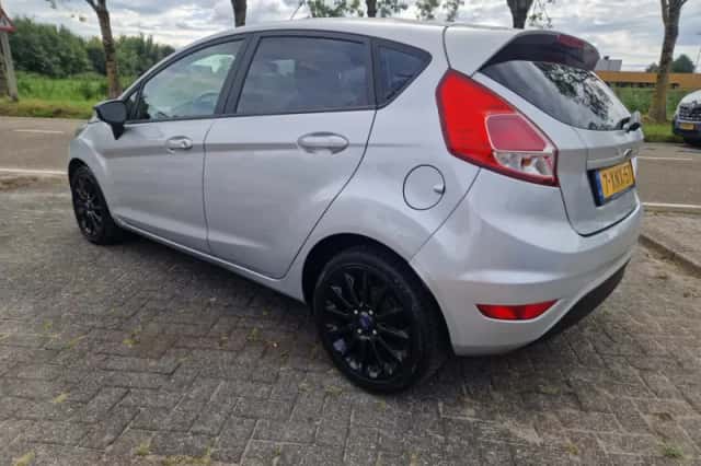Ford Fiesta (2014) thumbnail 3