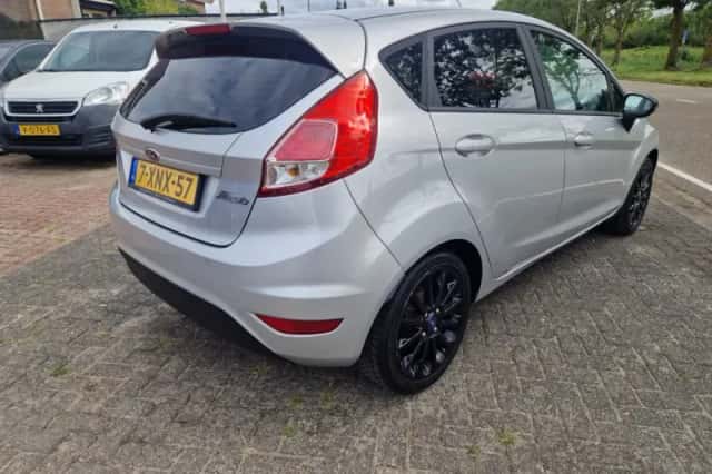 Ford Fiesta (2014) thumbnail 4