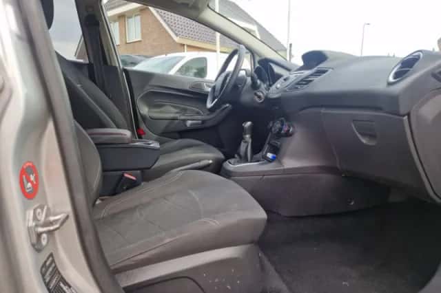 Ford Fiesta (2014) thumbnail 5