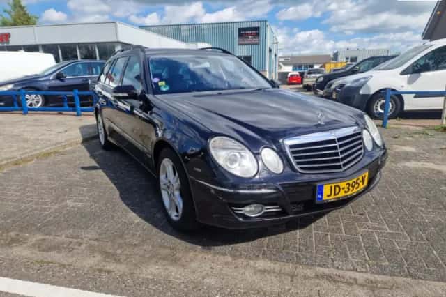 Mercedes-Benz E-Klasse (2008) thumbnail 1