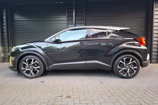 Toyota C-HR (2020) thumbnail 2