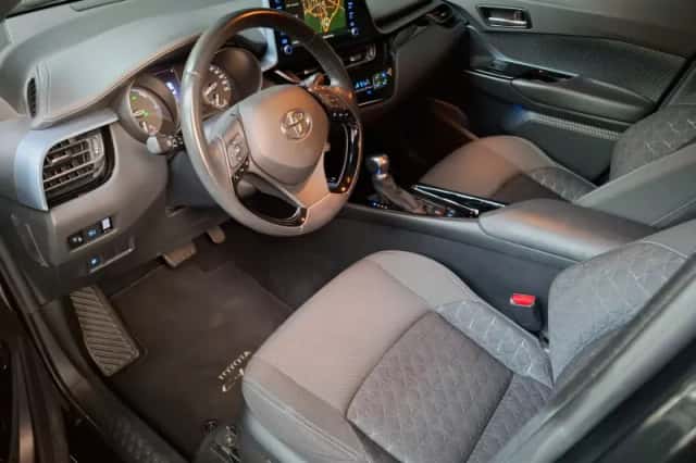 Toyota C-HR (2020) thumbnail 3