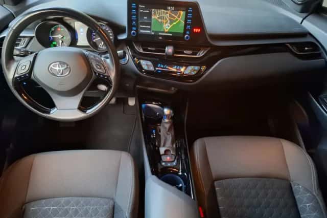Toyota C-HR (2020) thumbnail 5
