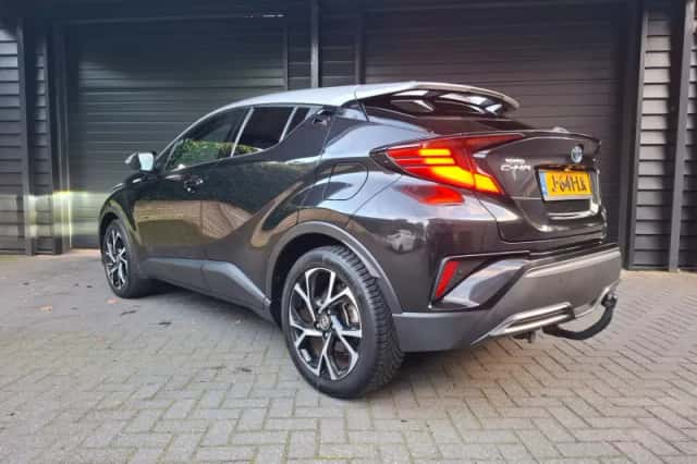 Toyota C-HR (2020) thumbnail 6