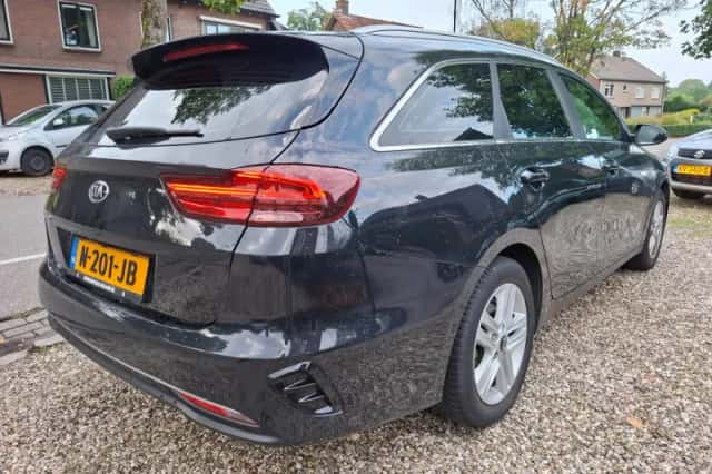 Kia Ceed (2021) thumbnail 3
