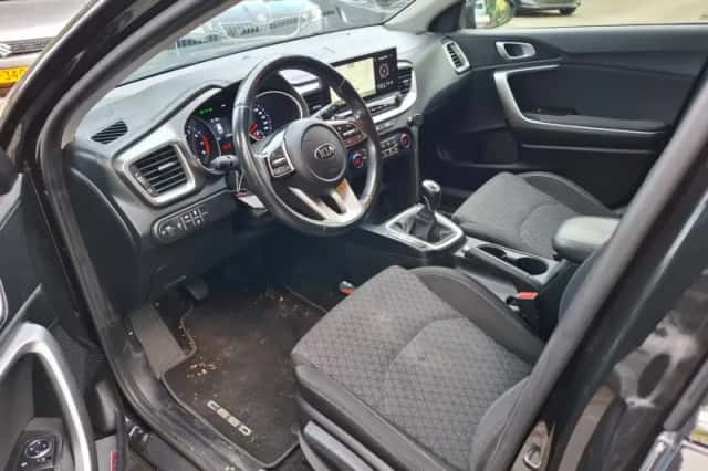Kia Ceed (2021) thumbnail 4