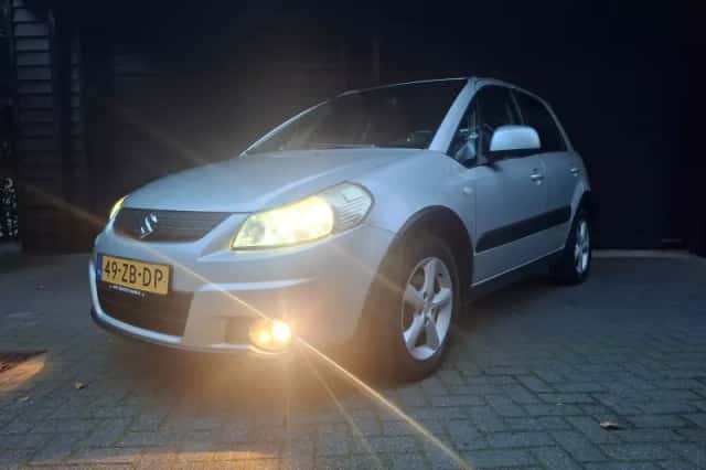 Suzuki SX4 (2008) thumbnail 1