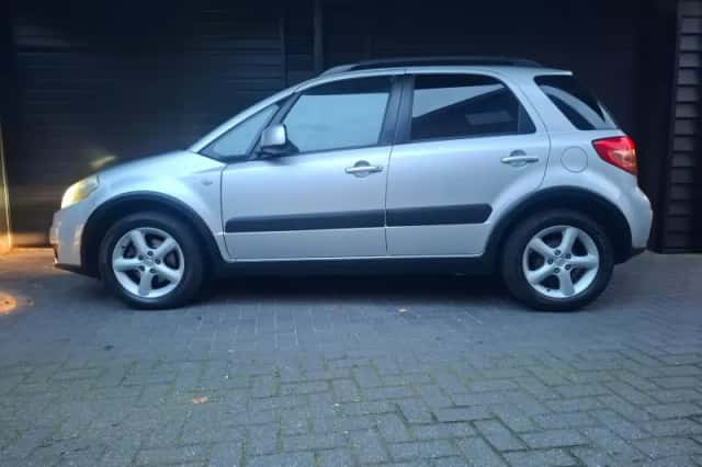 Suzuki SX4 (2008) thumbnail 2
